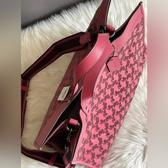 C6612 - Coach Field Tote 40 with Horse and Carriage - Picture 7 of 11